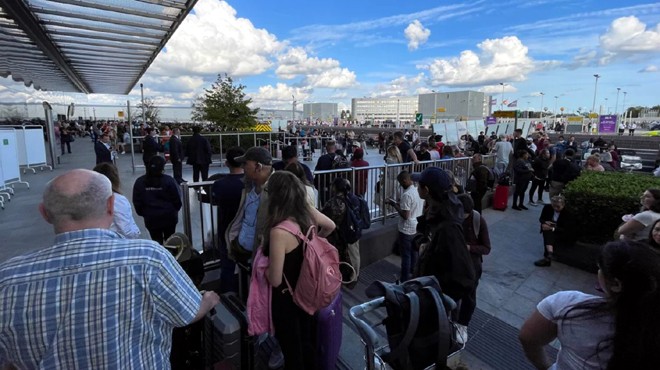 HEATHROW'DA 'TEHLİKELİ MADDE'