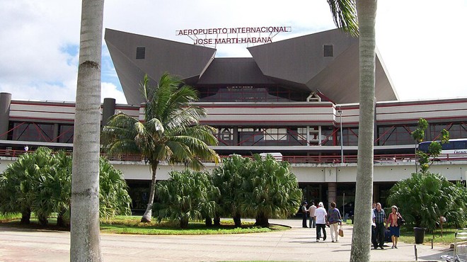 KÜBA'DA UÇAK YAKITI KRİZİ